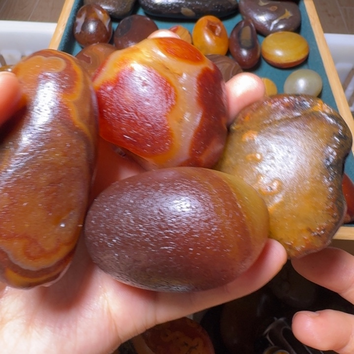 北***城瓷片马达加斯加奇石手把件浮雕