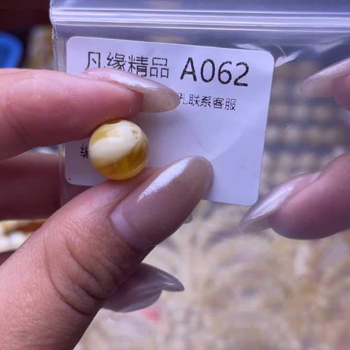 琥珀未镶嵌裸石琥珀