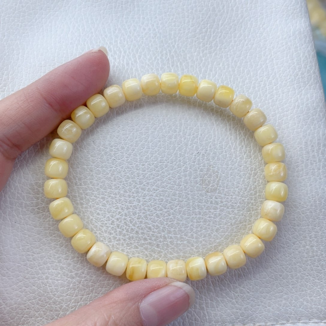 蜜蜡裸石未镶嵌蜜蜡050