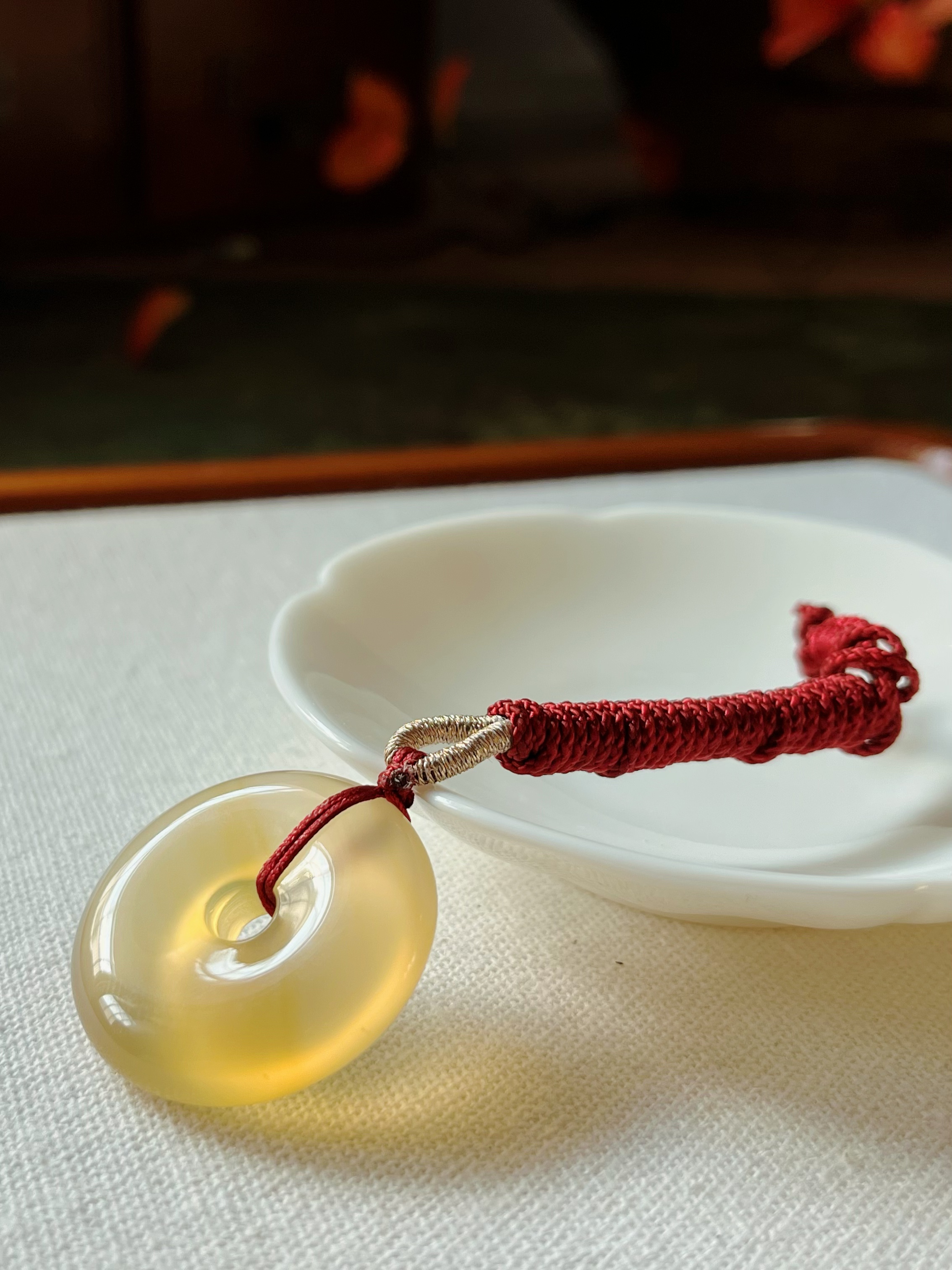 天然玛瑙玉髓马料香槟金平安扣吊坠圆型玉石新中式挂件吊坠送礼物