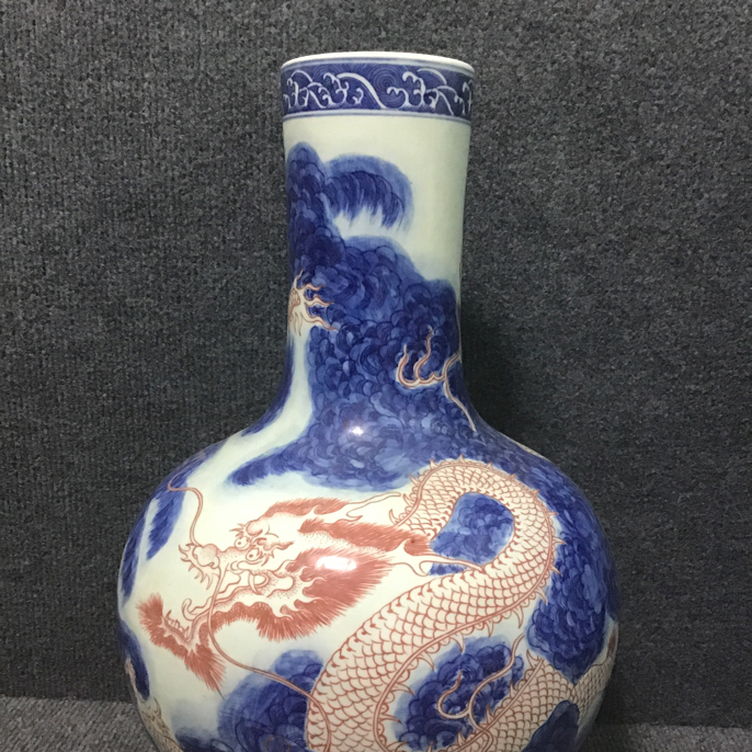 陶瓷青花釉里红龙纹天球瓶家居实用花瓶
