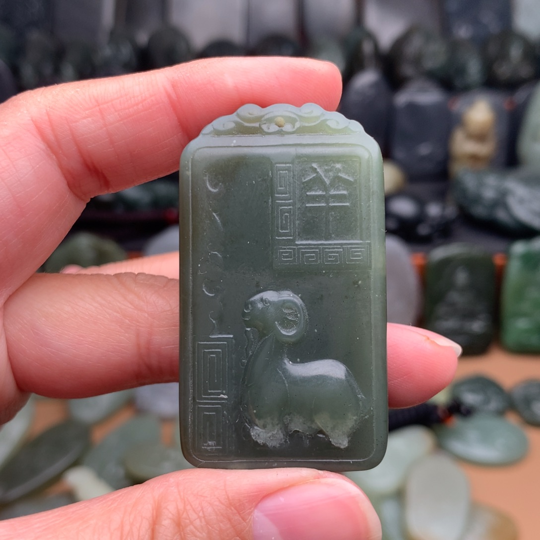 和田玉未镶嵌颈饰挂件44