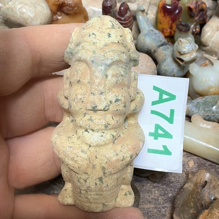 蛇纹石玉颈饰未镶嵌