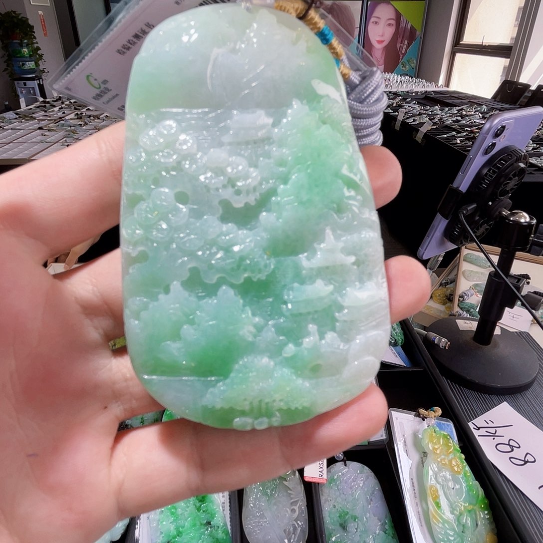 颈饰未镶嵌翡翠一