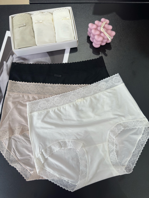 90-135斤 100支兰精莫代尔无感蕾丝边无痕中高腰包臀女士内裤