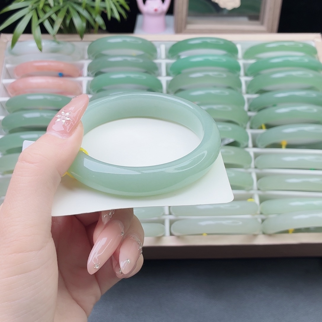 石英质玉未镶嵌手镯