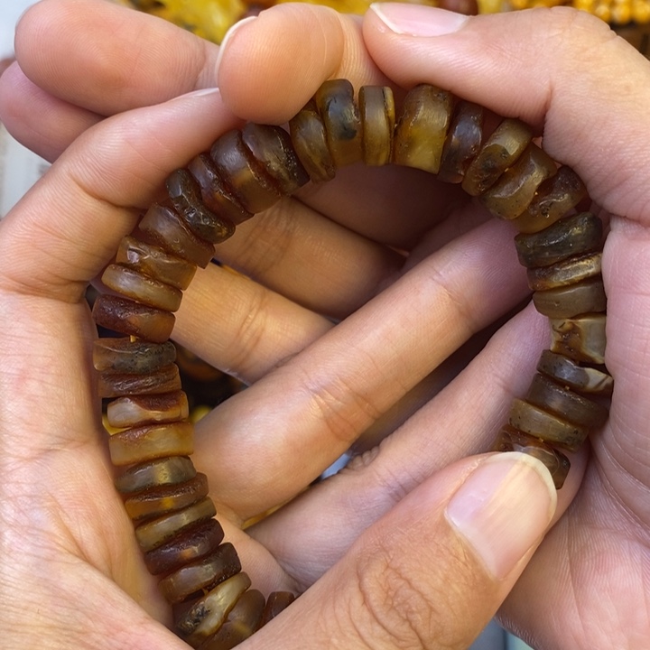 未镶嵌琥珀珠宝奇石