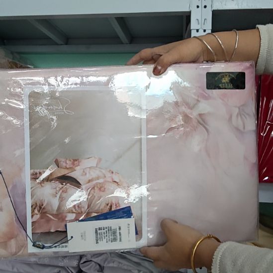 棉高端大床双人四件套，花型随机。