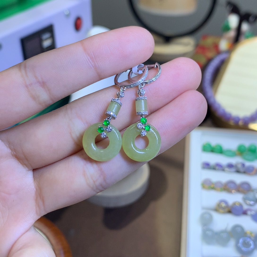 翡翠18K金镶嵌颈饰翡翠