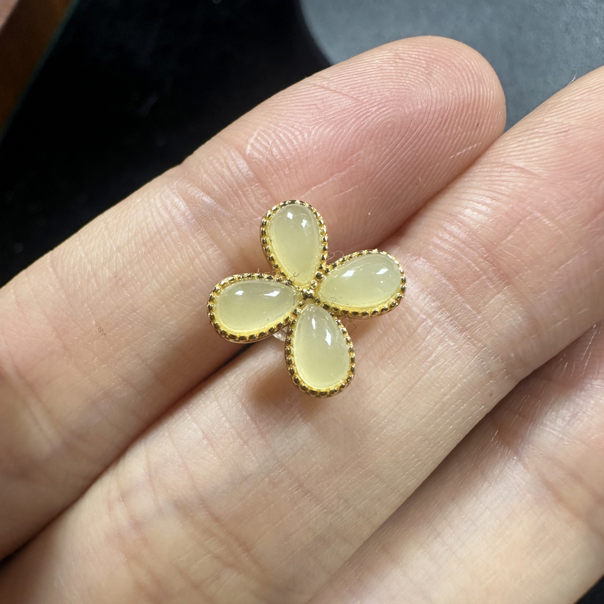 和田玉黄口银镶四叶草耳钉简约大气