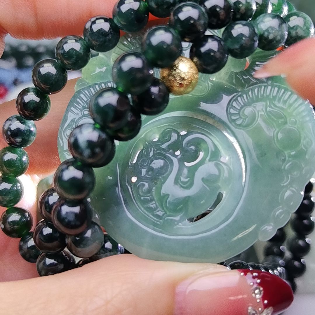 翡翠颈饰未镶嵌天然的A货翡翠多样性发货