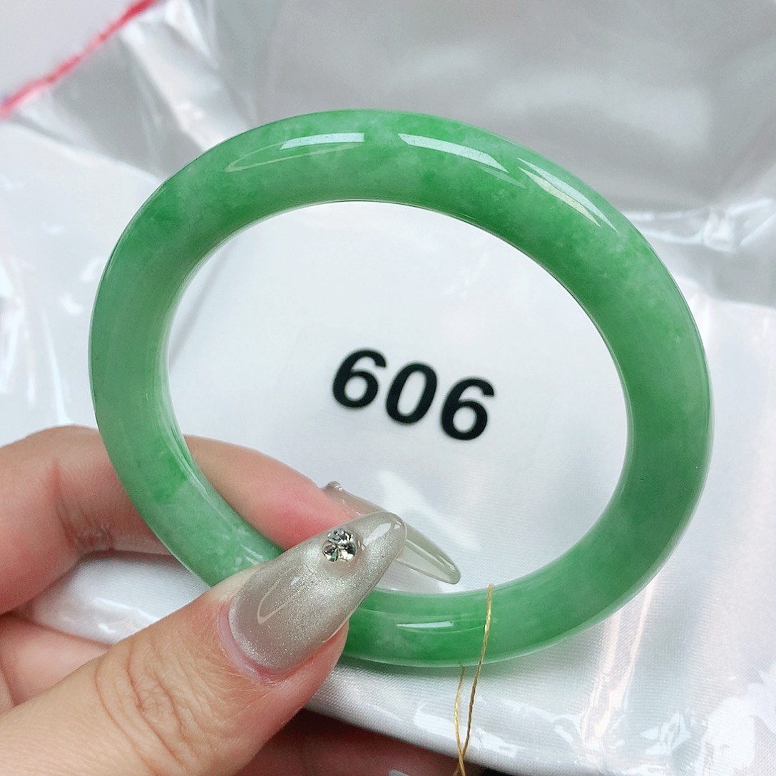 翡翠手镯未镶嵌抖音606