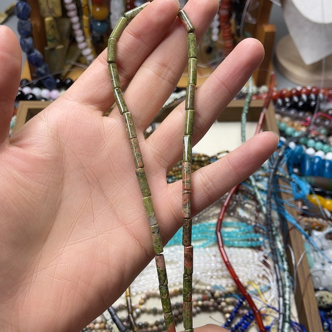 玛瑙/玉髓未镶嵌珠宝半成品卡4花绿宝圆管一条