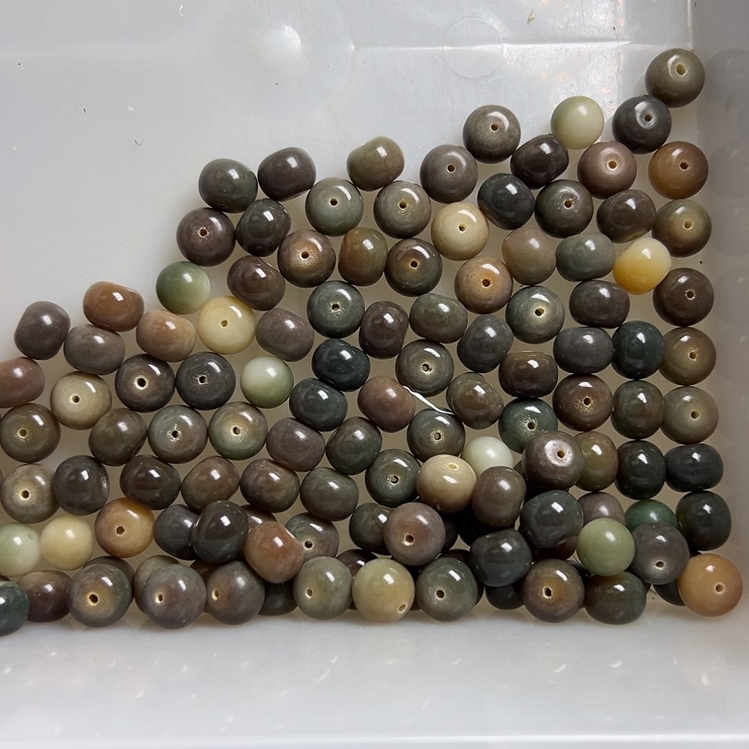 白玉菩提吊坠微瑕敦黄108颗