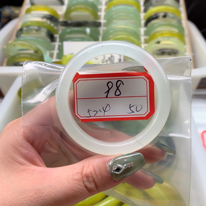 蛇纹石玉未镶嵌手镯