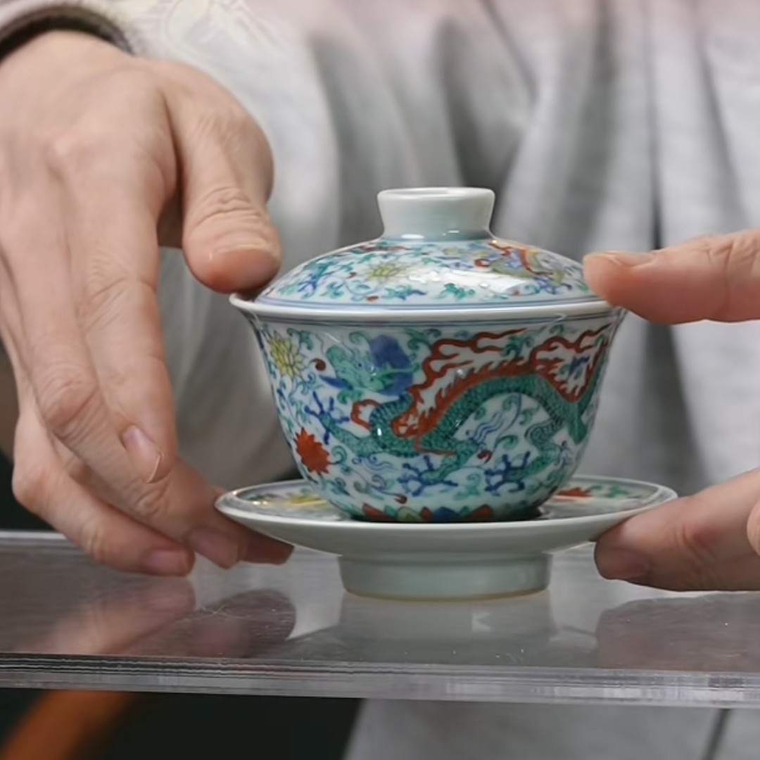 D斗彩龙穿莲纹三才盖碗