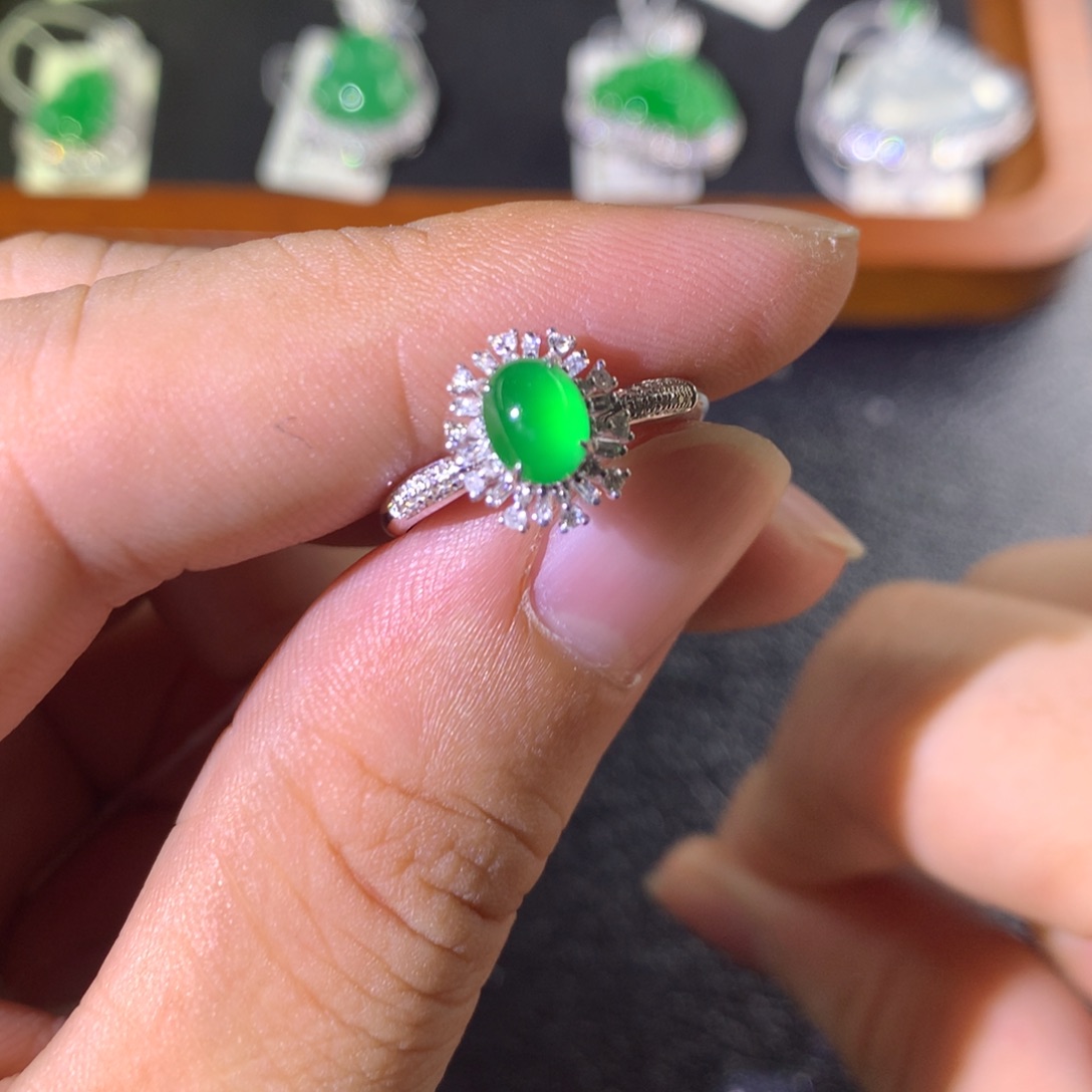 翡翠18K金镶嵌戒指翡翠