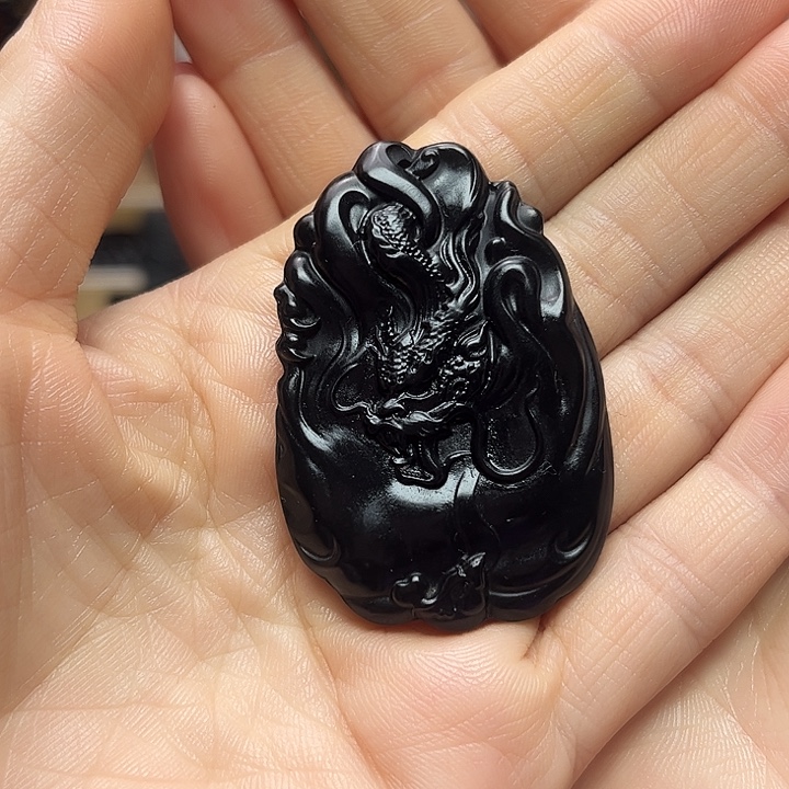 向***行和田玉（墨玉）未镶嵌颈饰龙牌