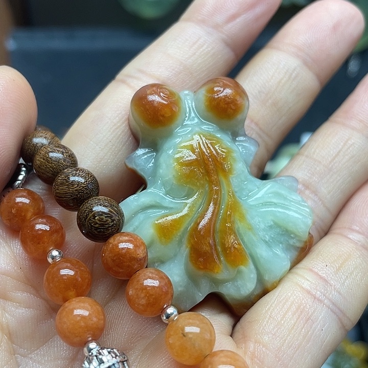 未镶嵌蛇纹石玉颈饰