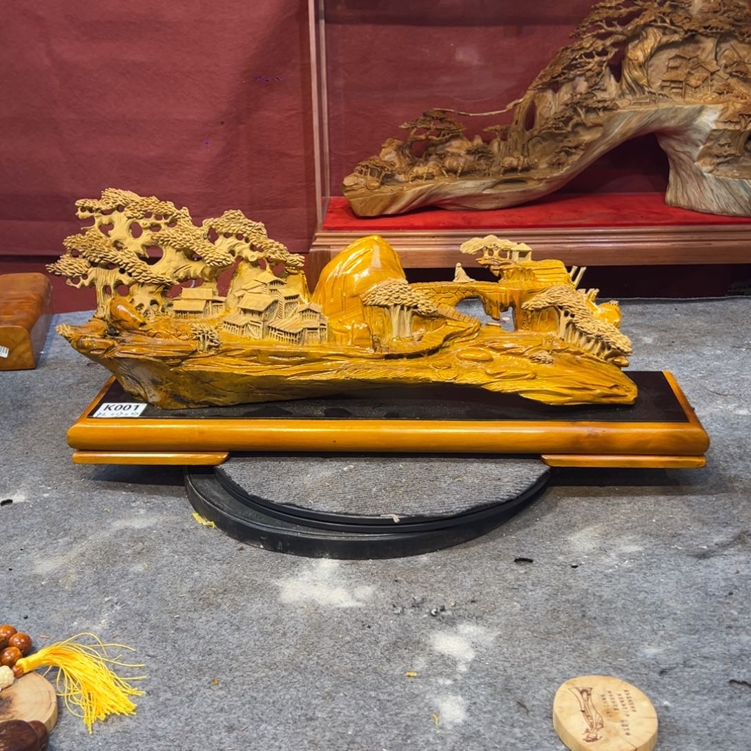 杨***华楠木金丝楠木木雕