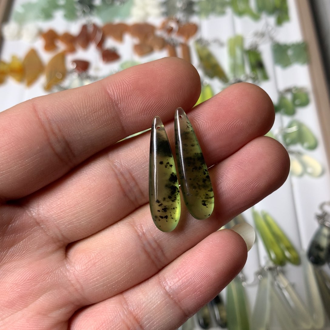 蛇纹石玉耳饰未镶嵌