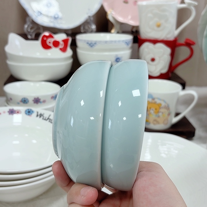 k***g莲趣小碗2个。      