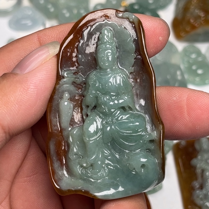 翡翠未镶嵌颈饰观音