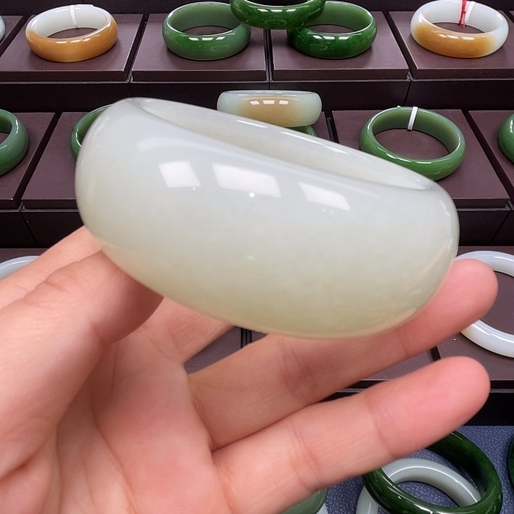 和田玉未镶嵌手镯