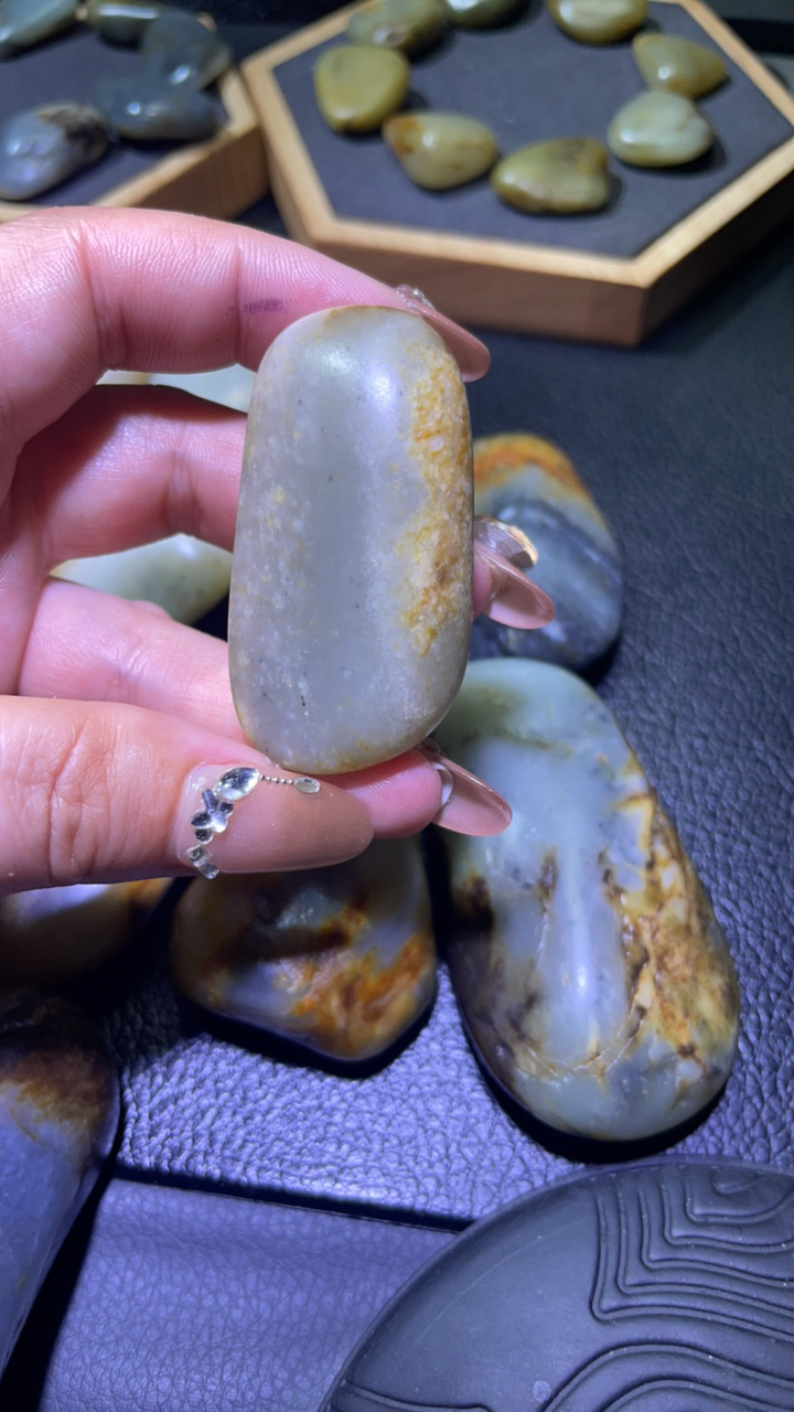 天然和田玉玉吊坠