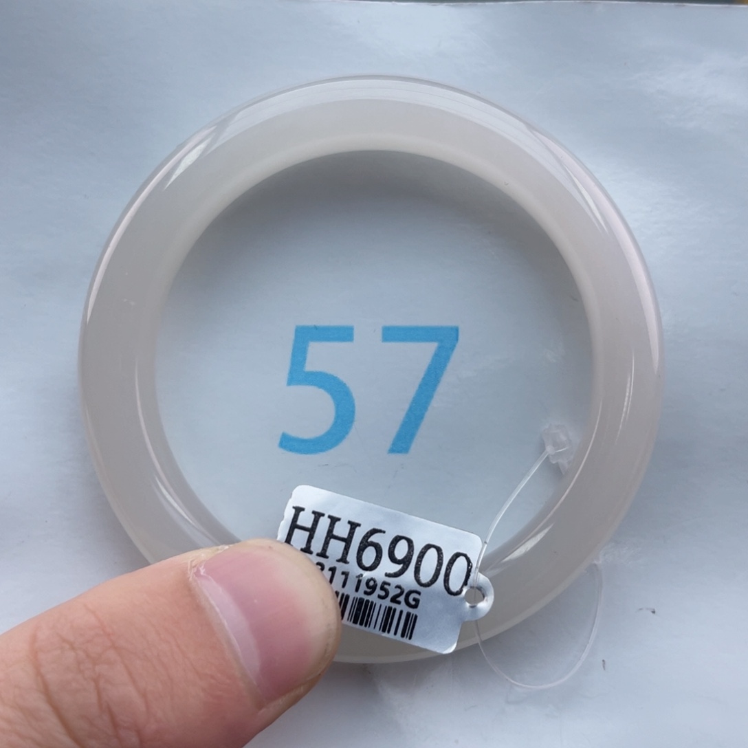 和田玉手镯未镶嵌随*?