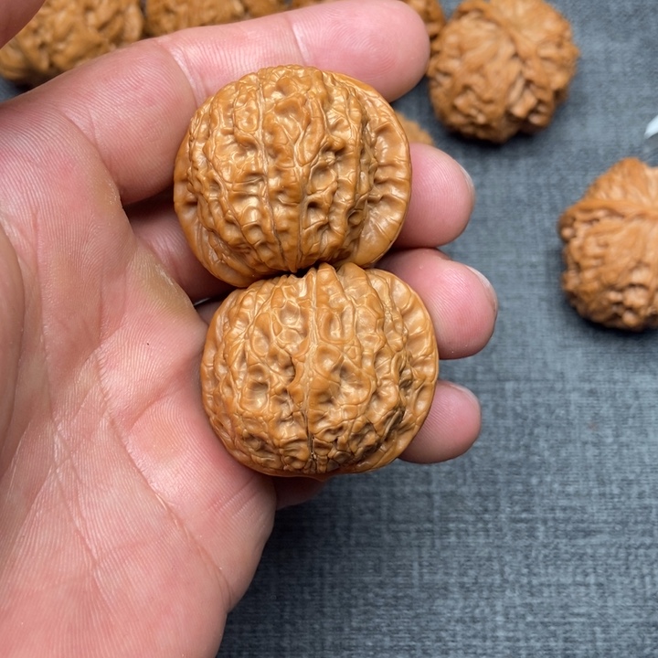 把件文玩核桃月****）血麒麟月男