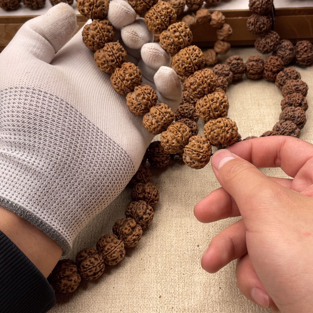 v***y吊坠金刚菩提安娜梅花