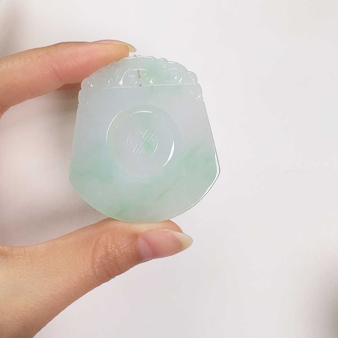 翡翠颈饰未镶嵌无事牌