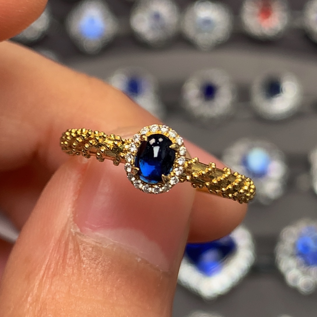 蓝宝石戒指18K金镶嵌