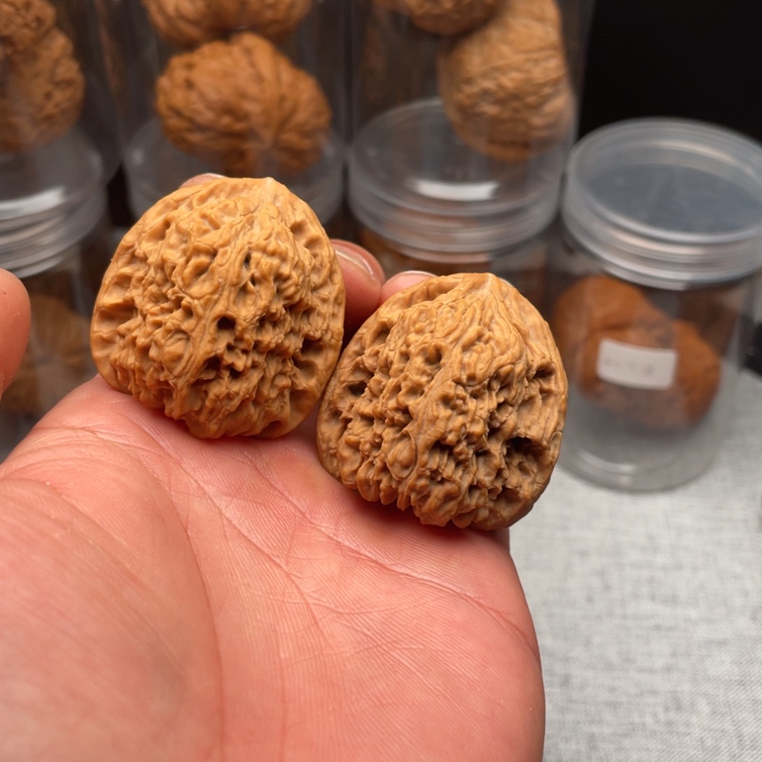 文玩核桃把件南疆石