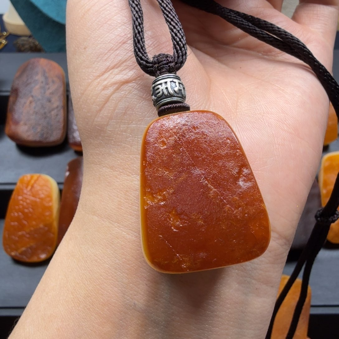 琥珀吊坠(赠链)未镶嵌