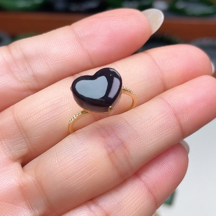 和田玉戒指18K金镶嵌