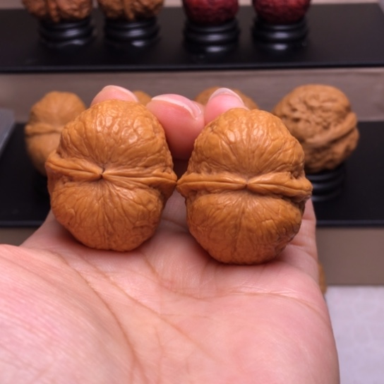 文玩核桃把件峭壁元宝50