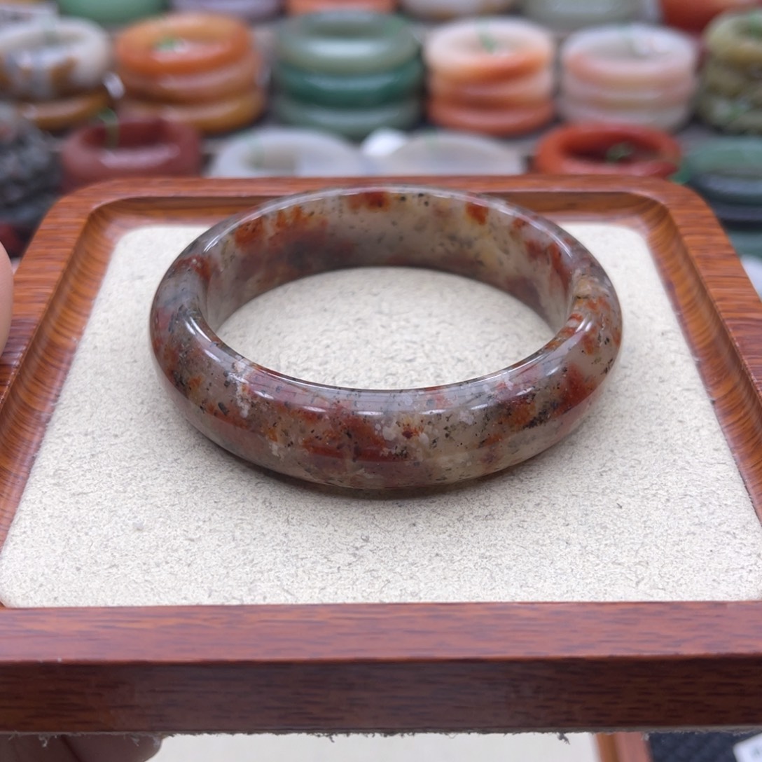 石英岩玉未镶嵌手镯