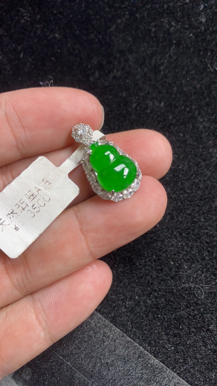 天然A货绿葫芦吊坠