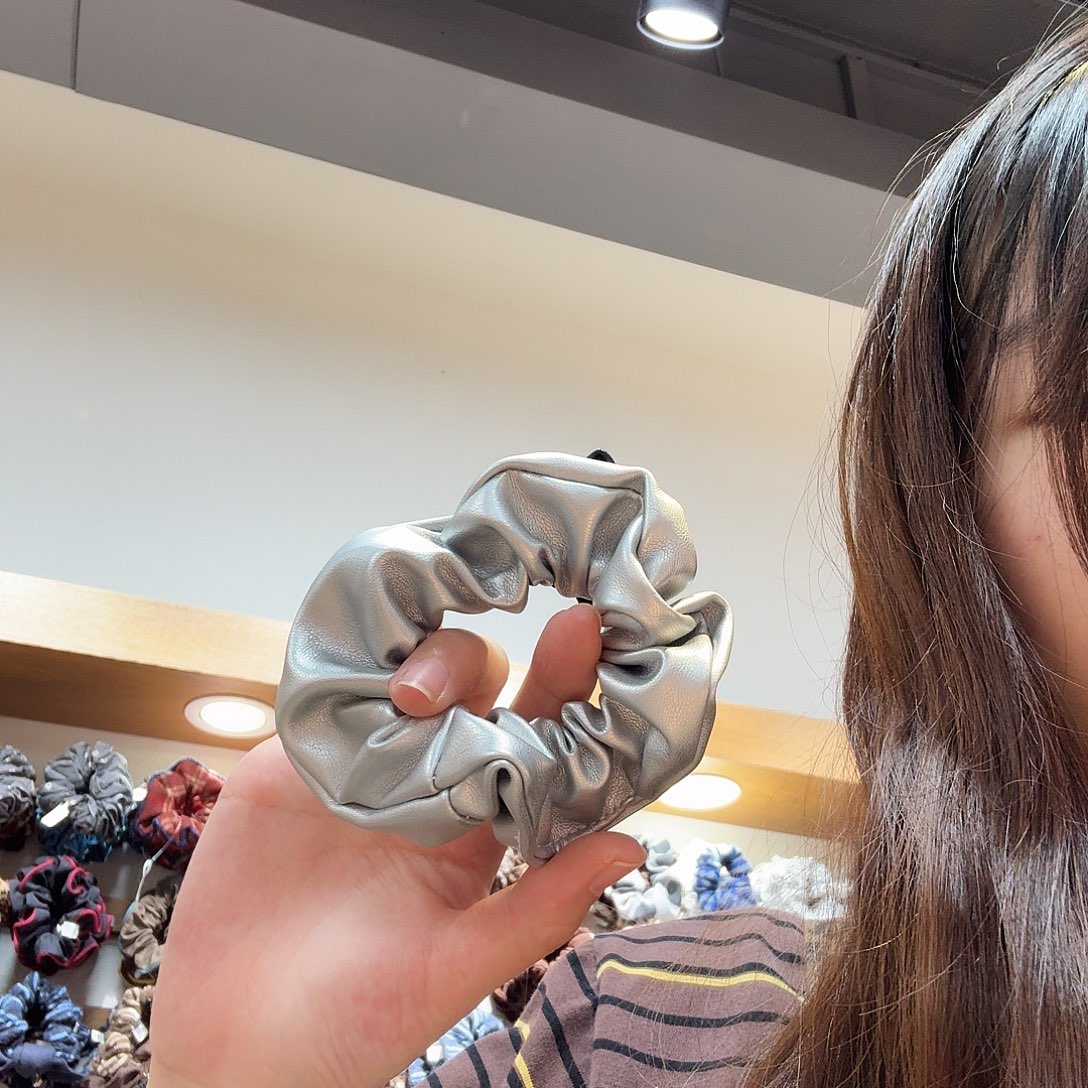 布艺非金属银色皮皮发圈