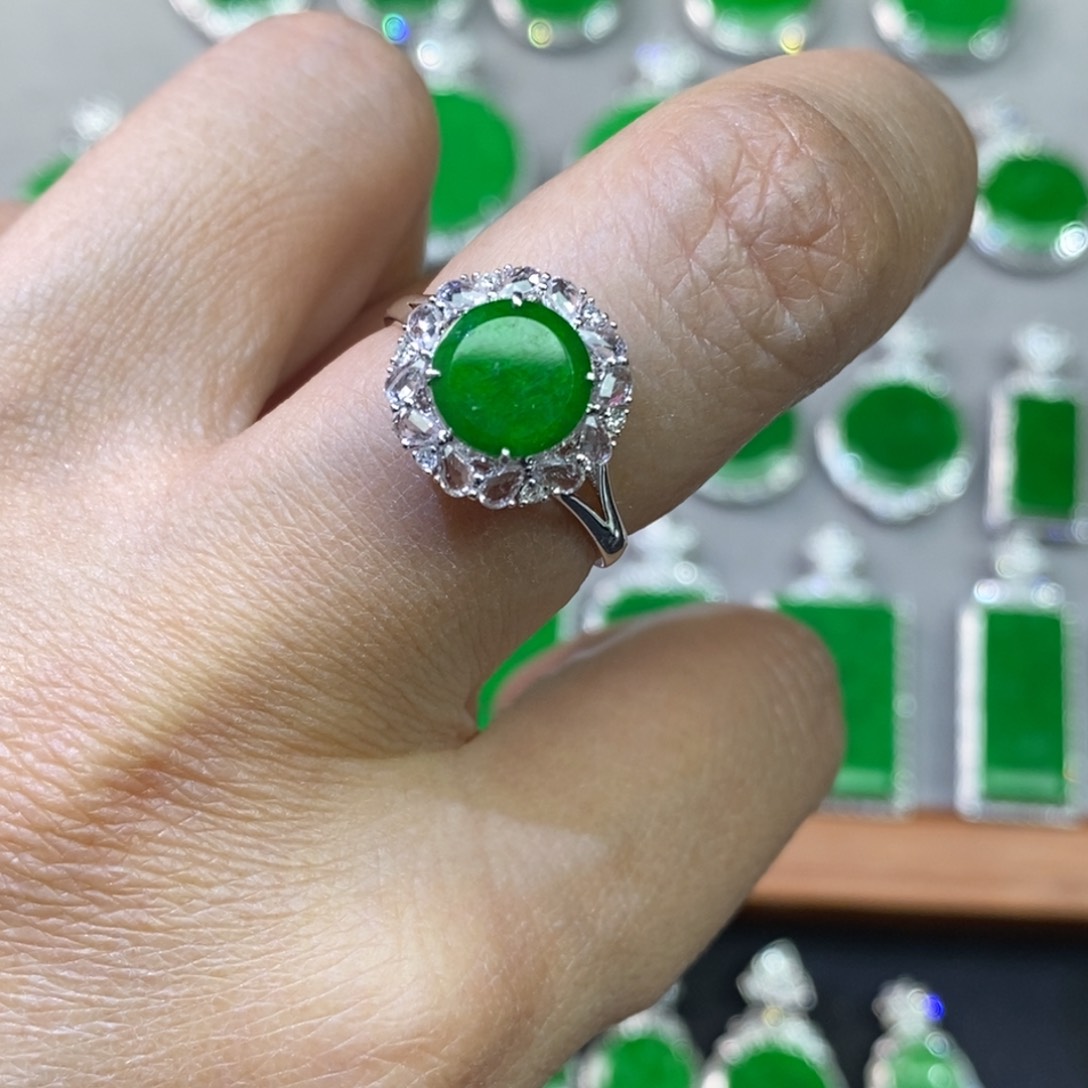 翡翠戒指18K金镶嵌戒指