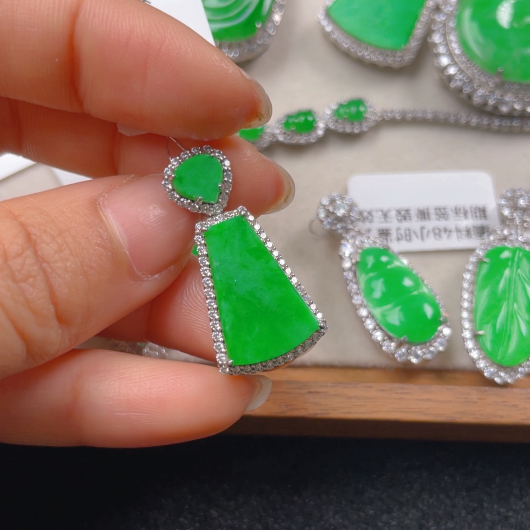 翡翠颈饰银S925镶嵌翡翠