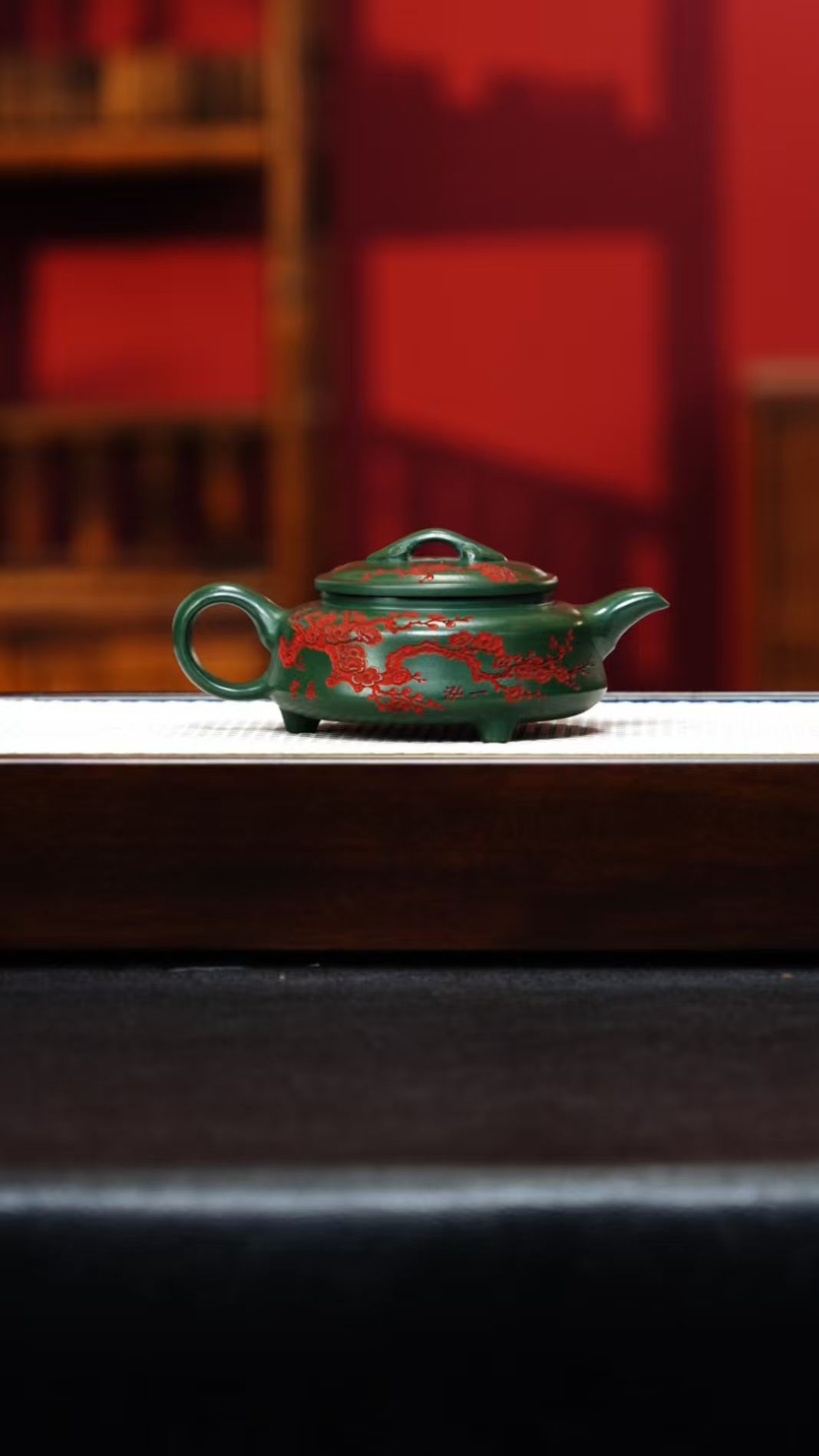 宜兴紫砂 三足周盘 绿泥 梅付春h553