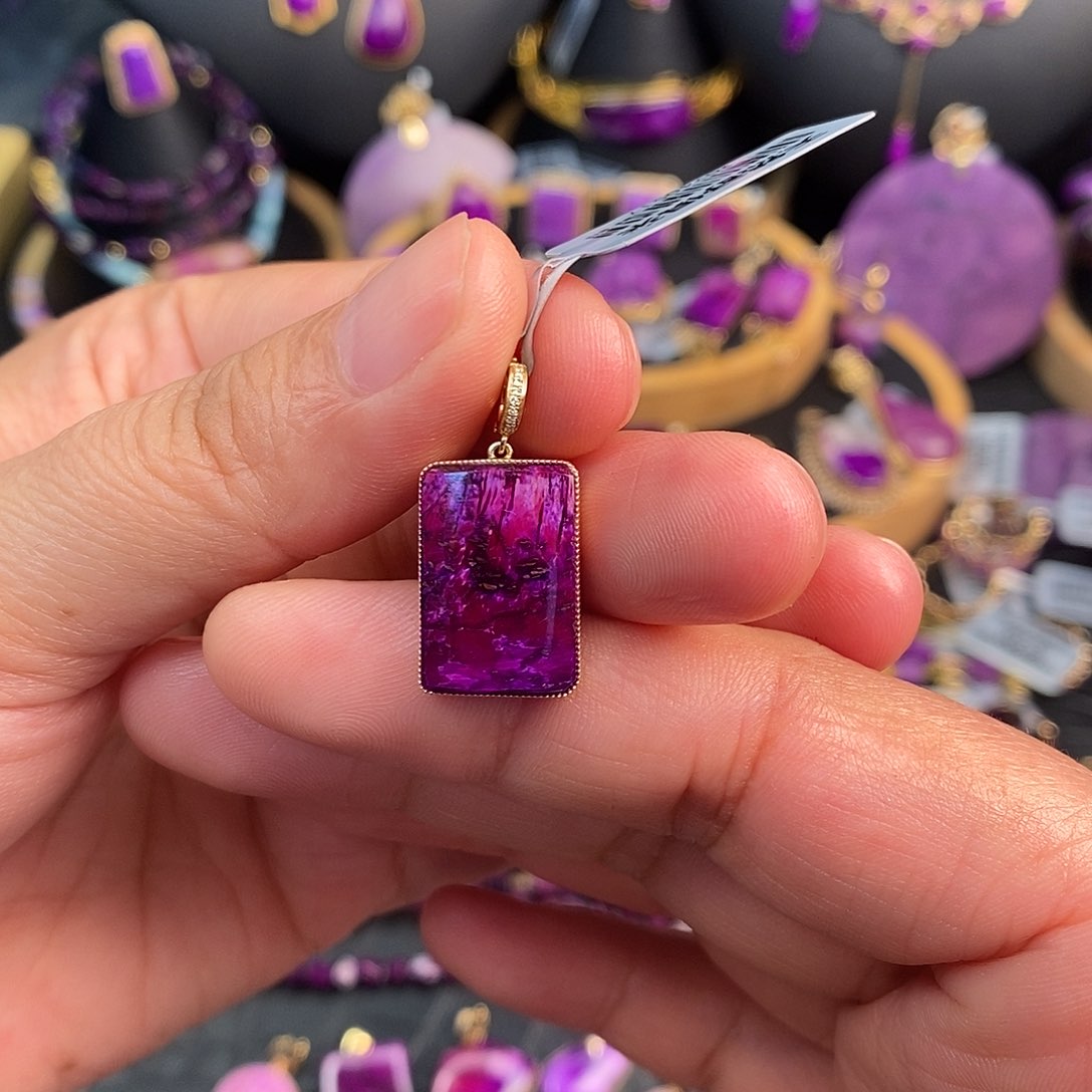 18K金镶嵌苏纪石（舒俱来）吊坠