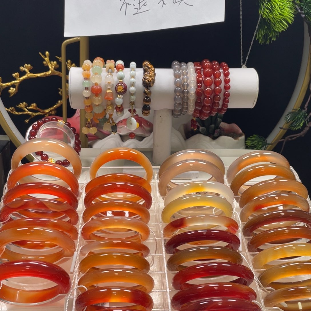 玛瑙/玉髓手镯未镶嵌一**利