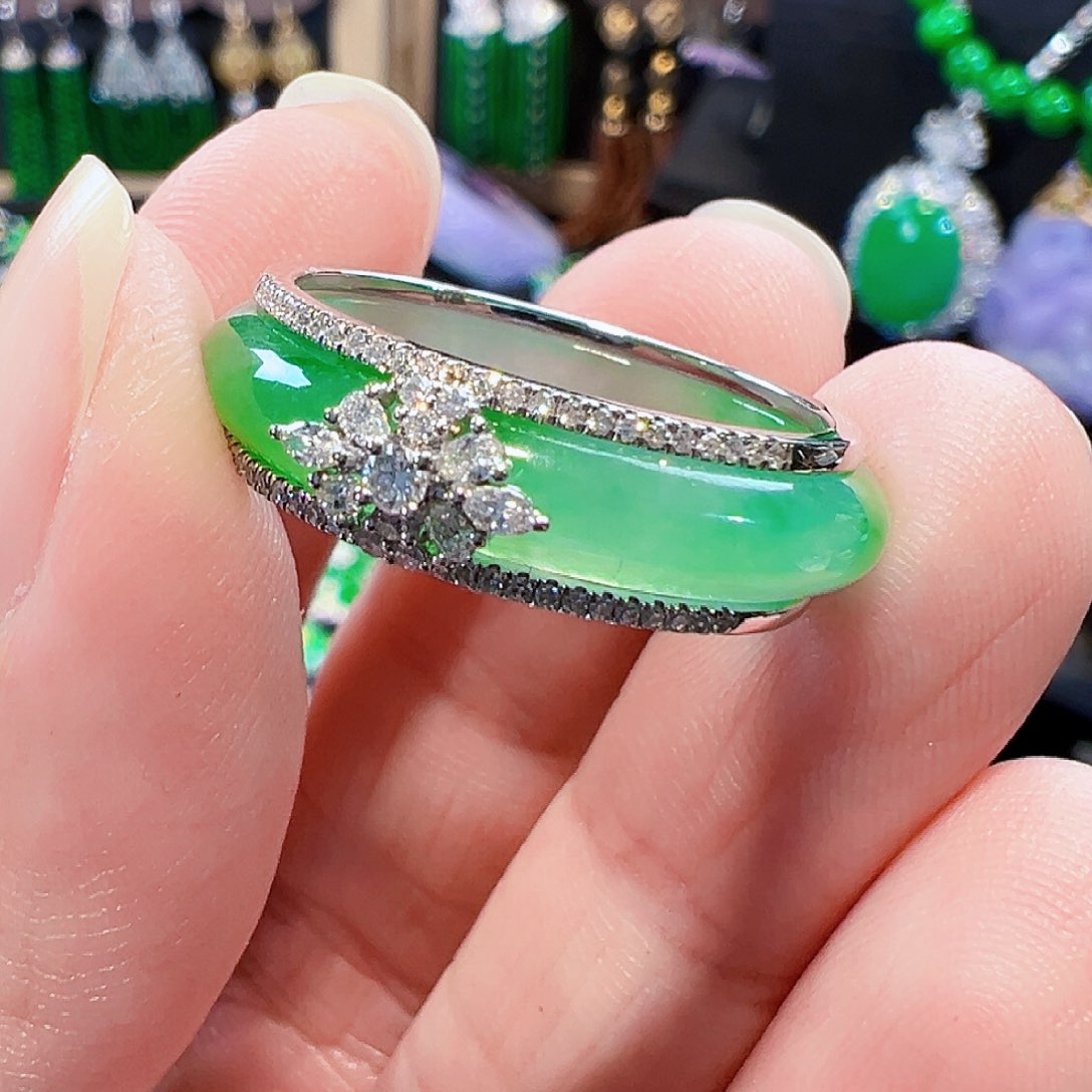 翡翠戒指18K金镶嵌签收后24小时鉴赏期