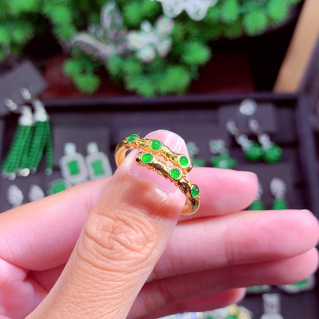 颈饰未镶嵌翡翠天然