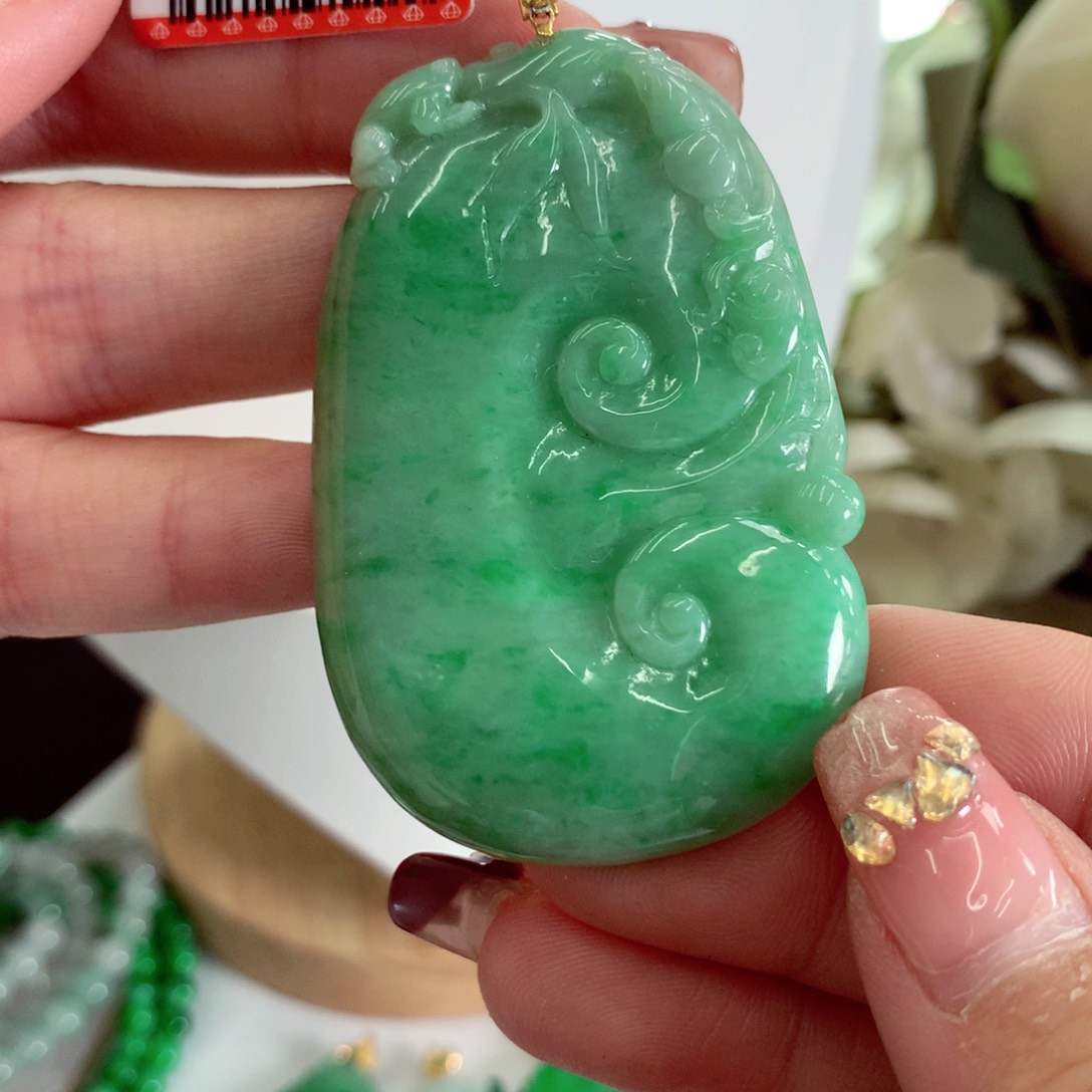 翡翠吊坠(不含链)18K金镶嵌