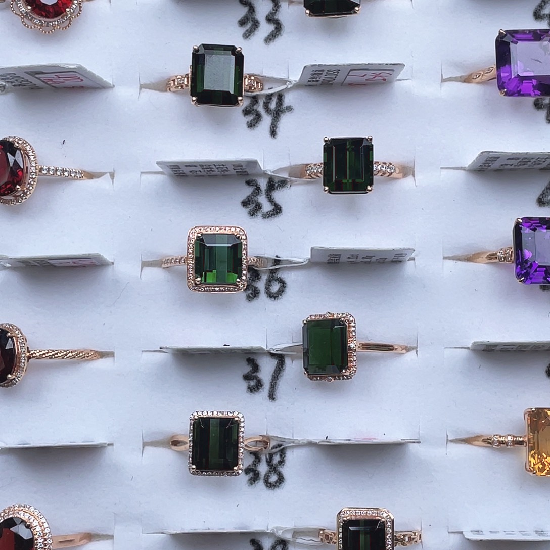 18K金镶嵌碧玺戒指